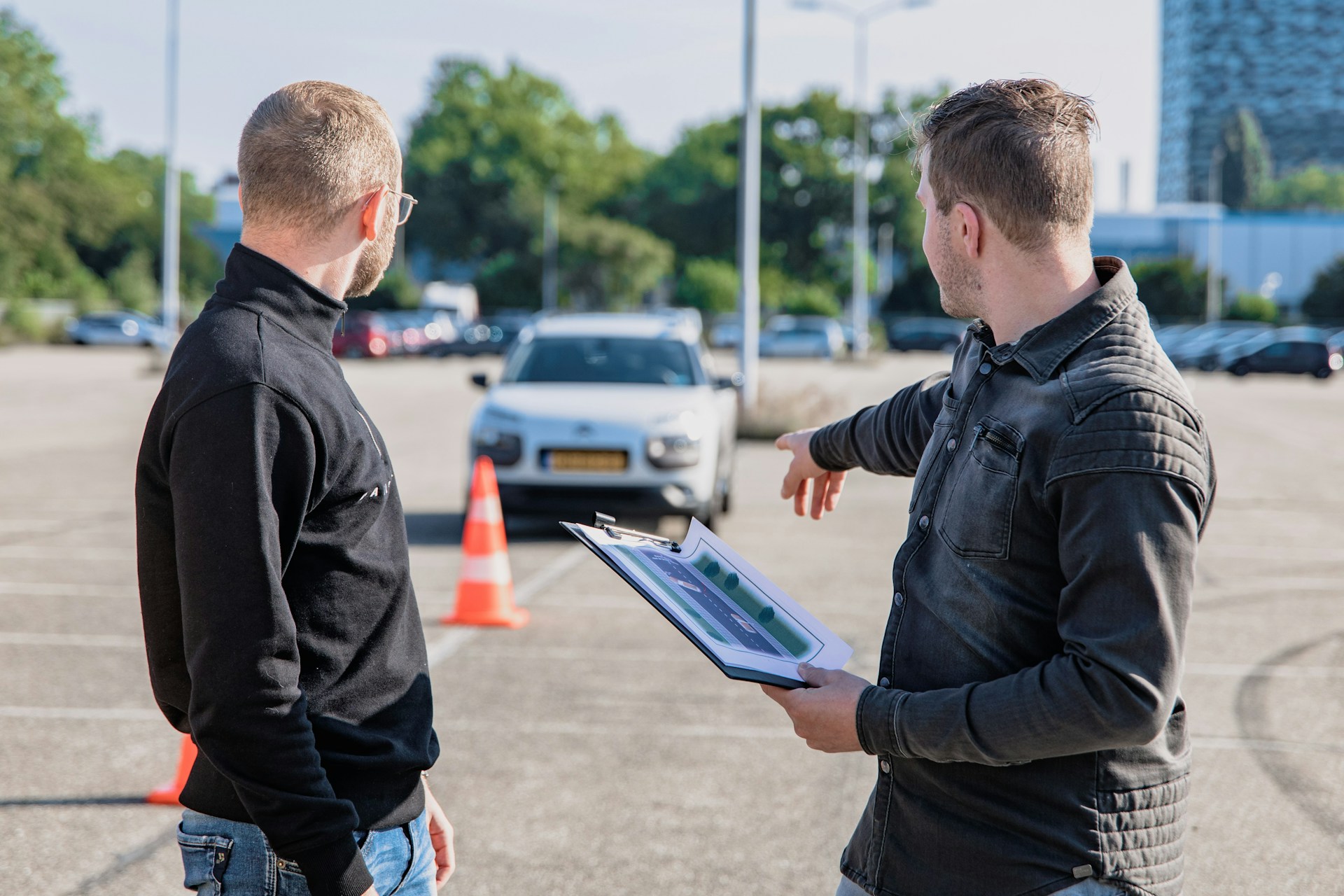 Automatic vs. Manual Driving Lessons- Which One Should You Choose?
